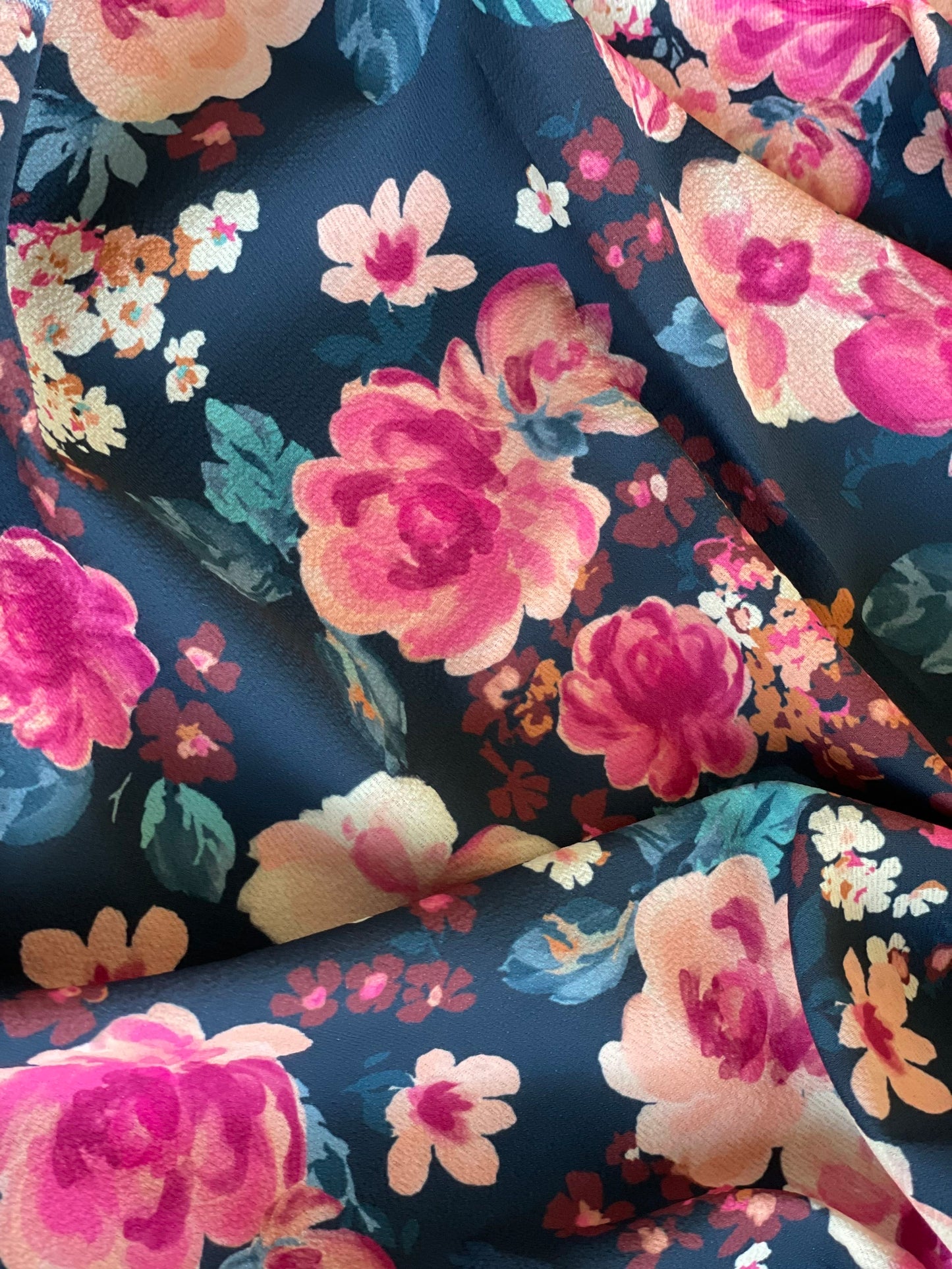 Tissu crêpe - Imprimé Helen - Marine & Fuchsia