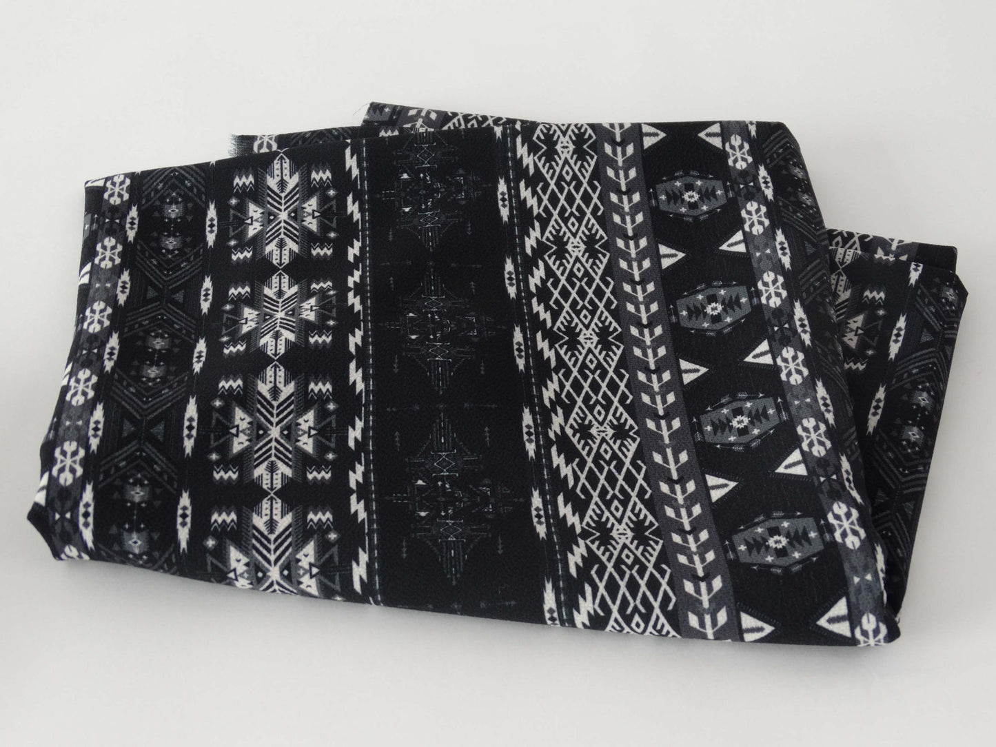 Tissu Crêpe - Ethnique Noir Gris