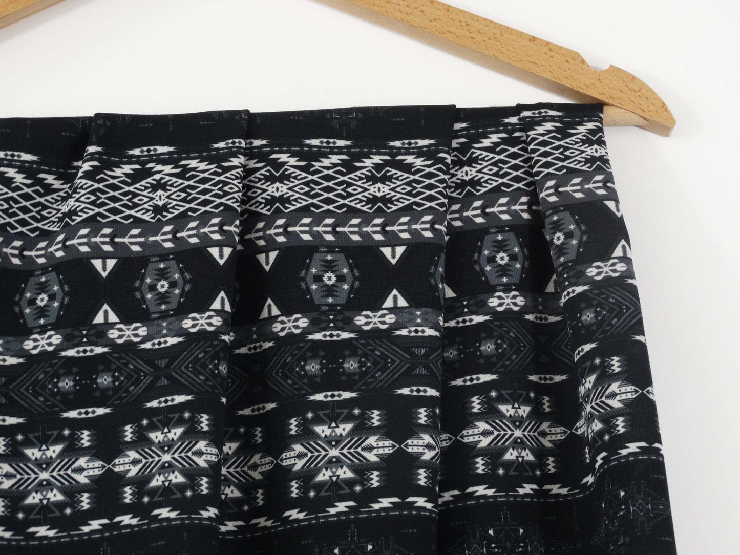 Tissu Crêpe - Ethnique Noir Gris