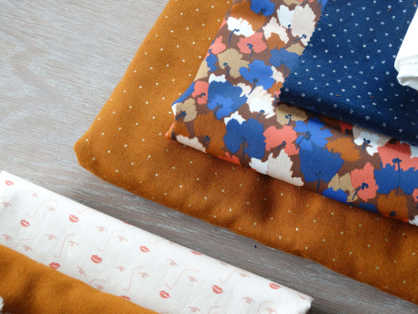 Toile viscose - Imprimé Pois - Caramel et Or