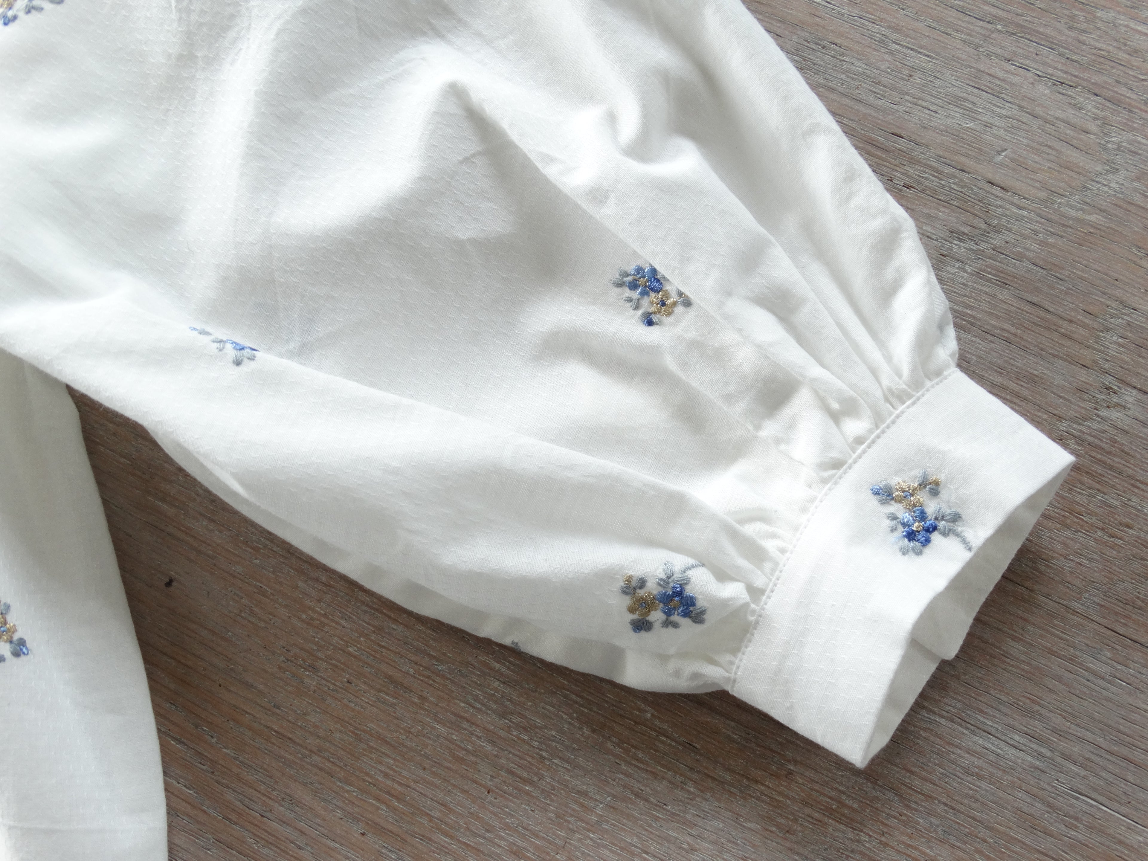 Façonné de coton - Broderie Lily