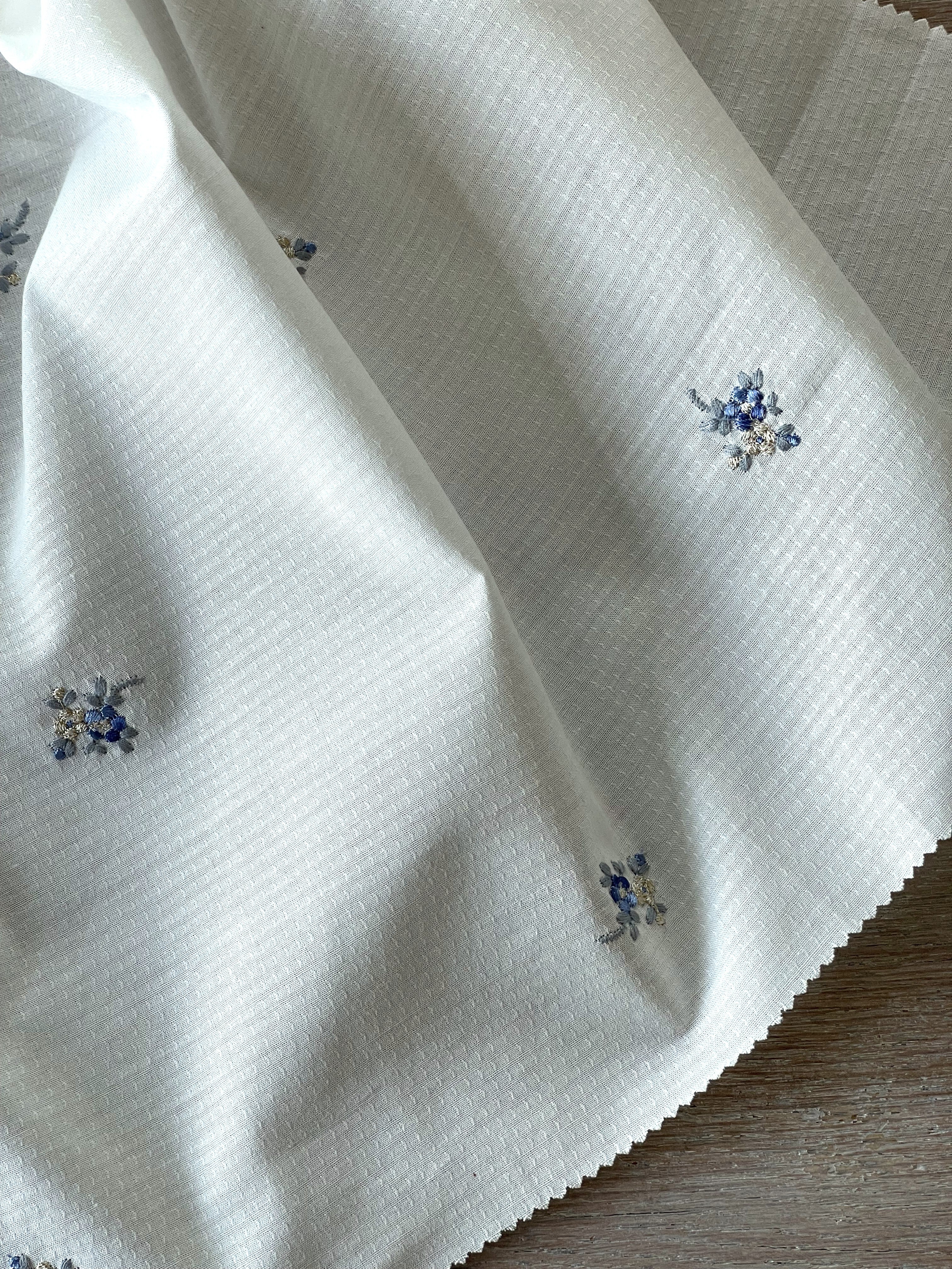 Façonné de coton - Broderie Lily