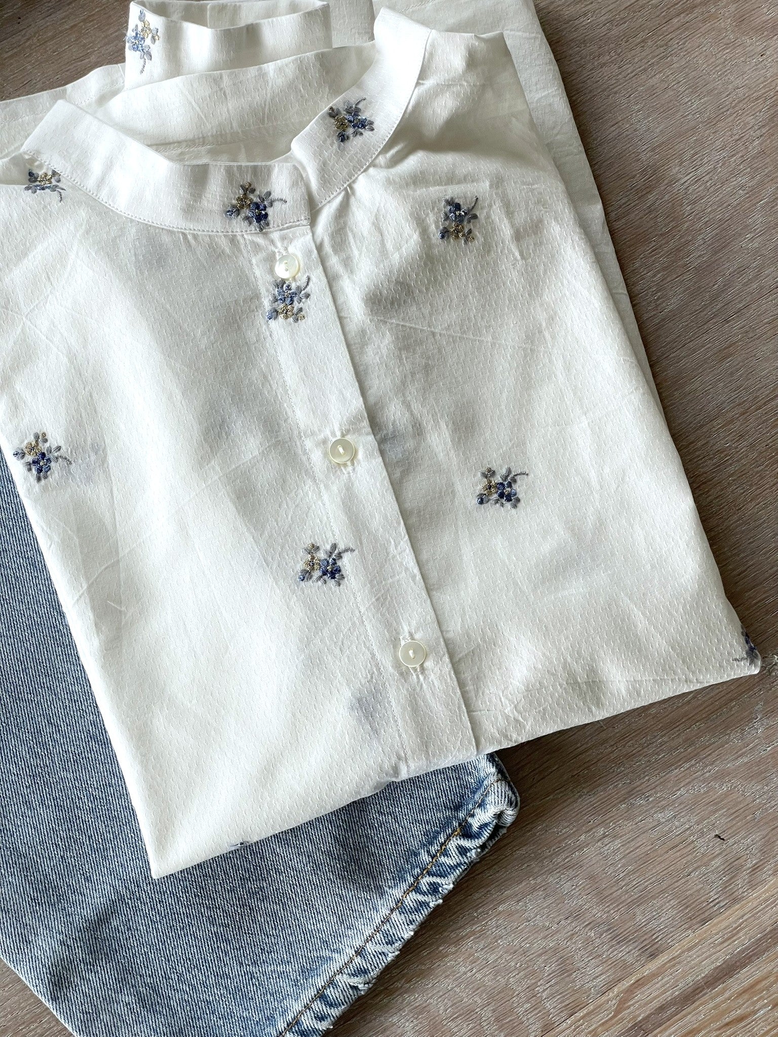 Façonné de coton - Broderie Lily