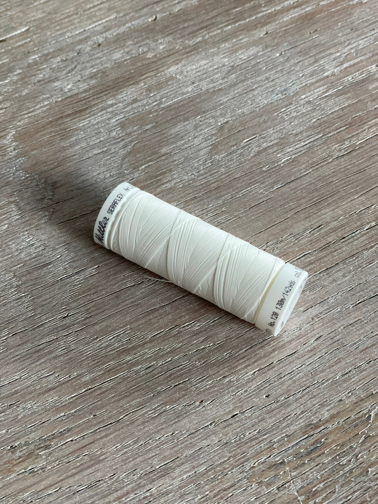 Fil à coudre Mettler Seraflex coutures élastiques - Ivoire - 130m
