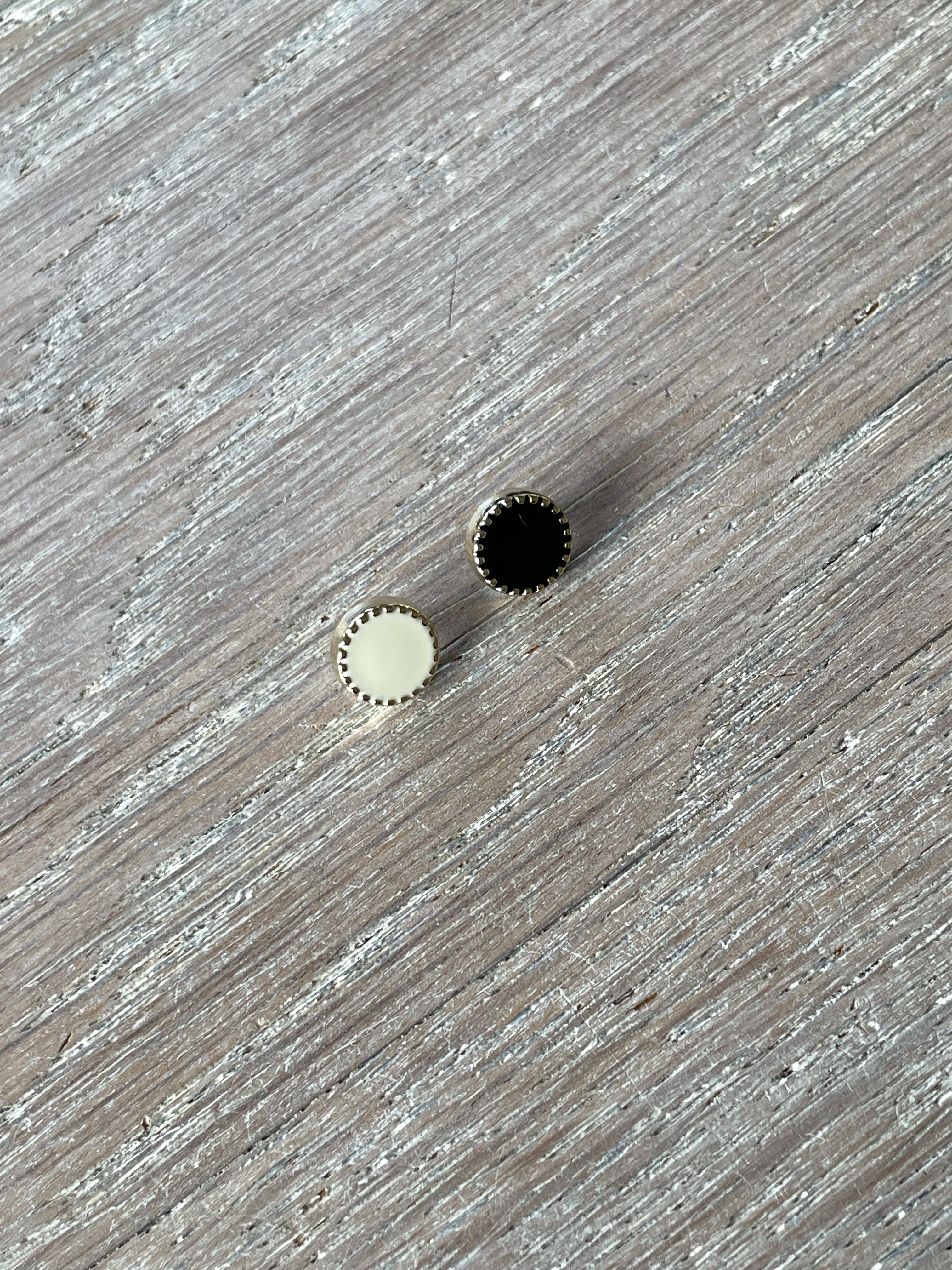 Sew-on button - The Adorable - Gold & Black