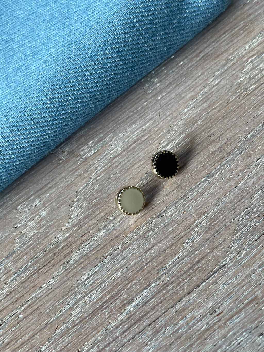 Sew-on button - The Adorable - Gold & Black