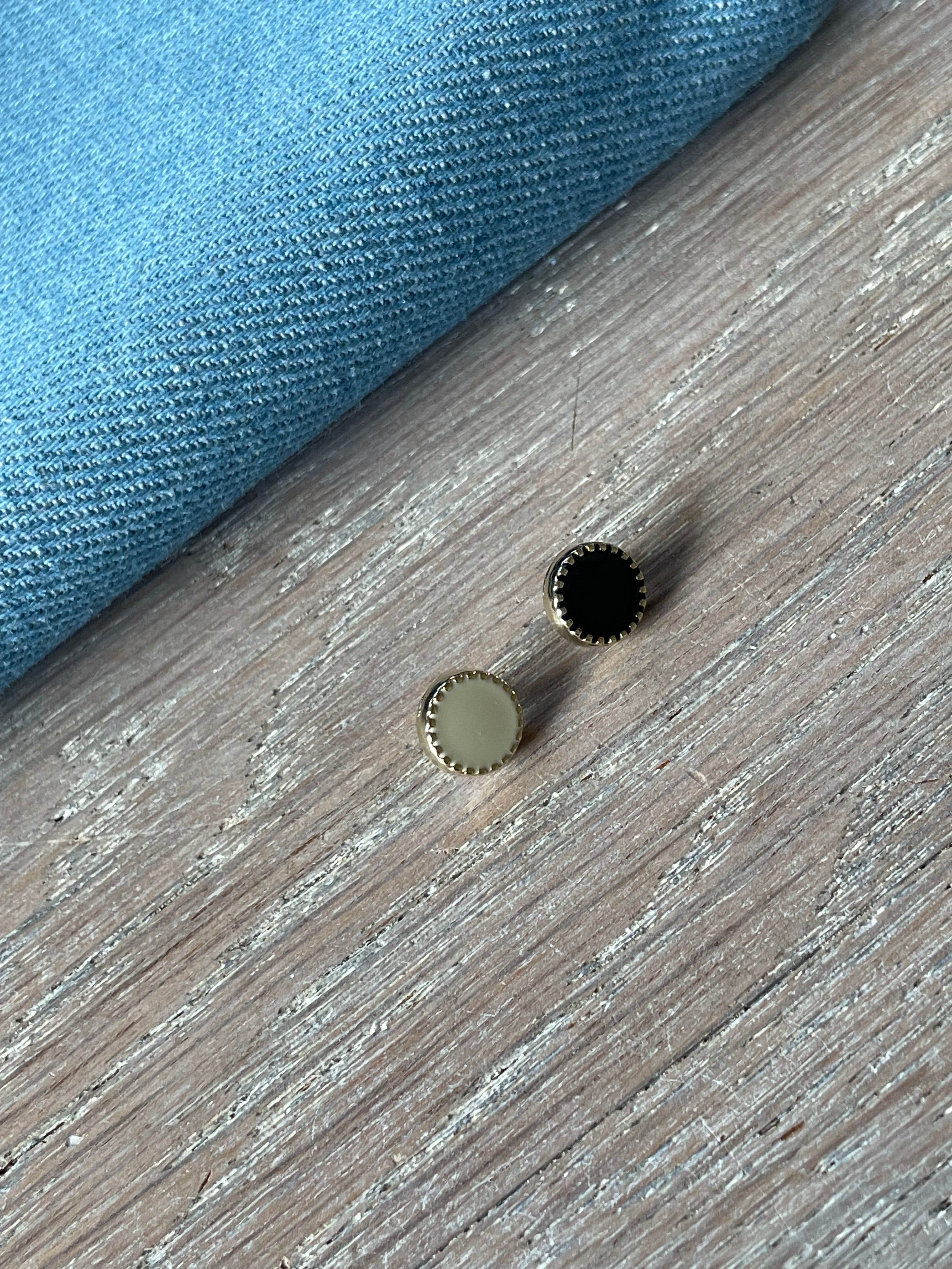 Sew-on button - The Adorable - Gold & Black