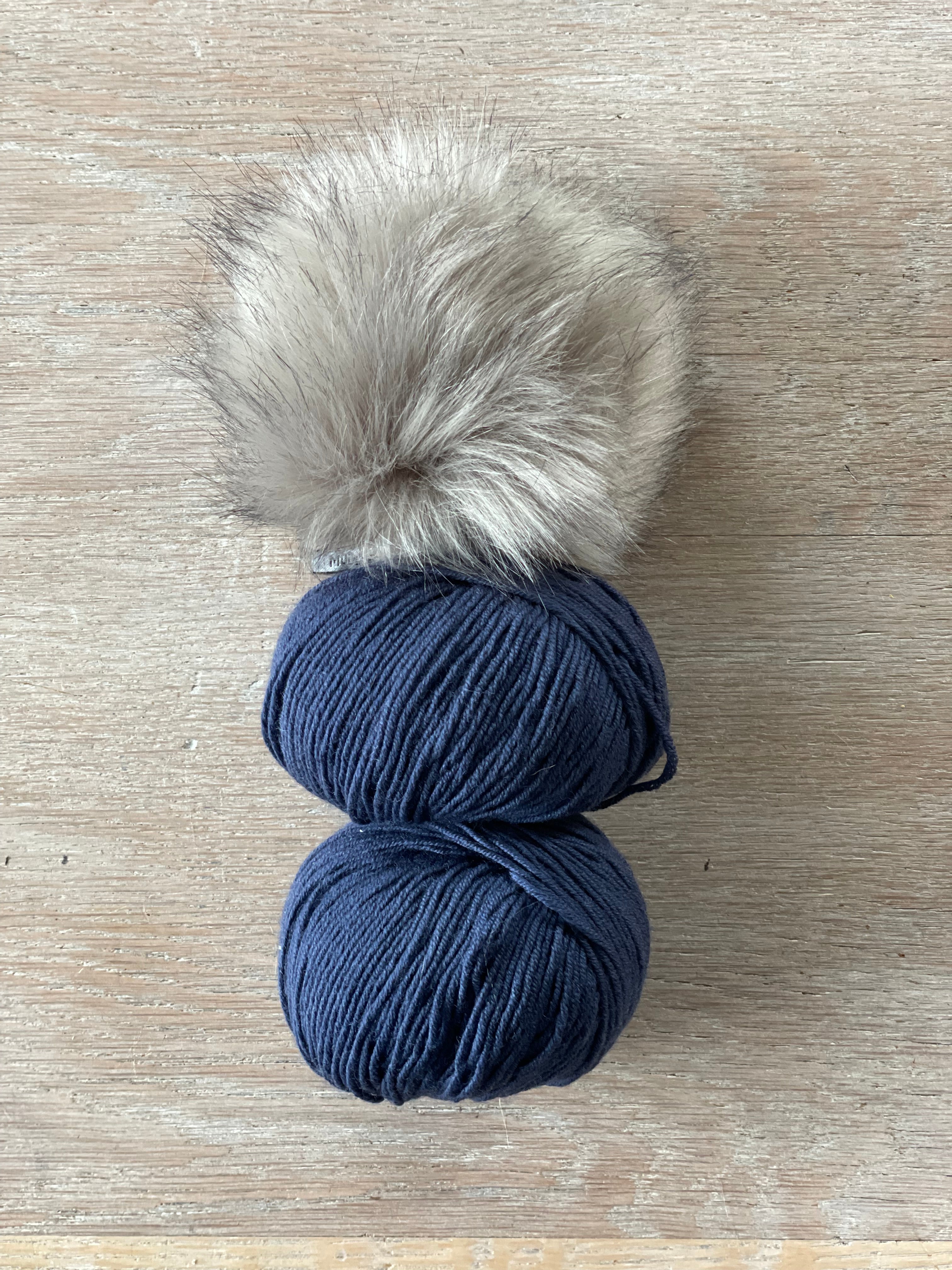 Kit à tricoter Laine Glasgow Bleu Denim + Pompon au choix