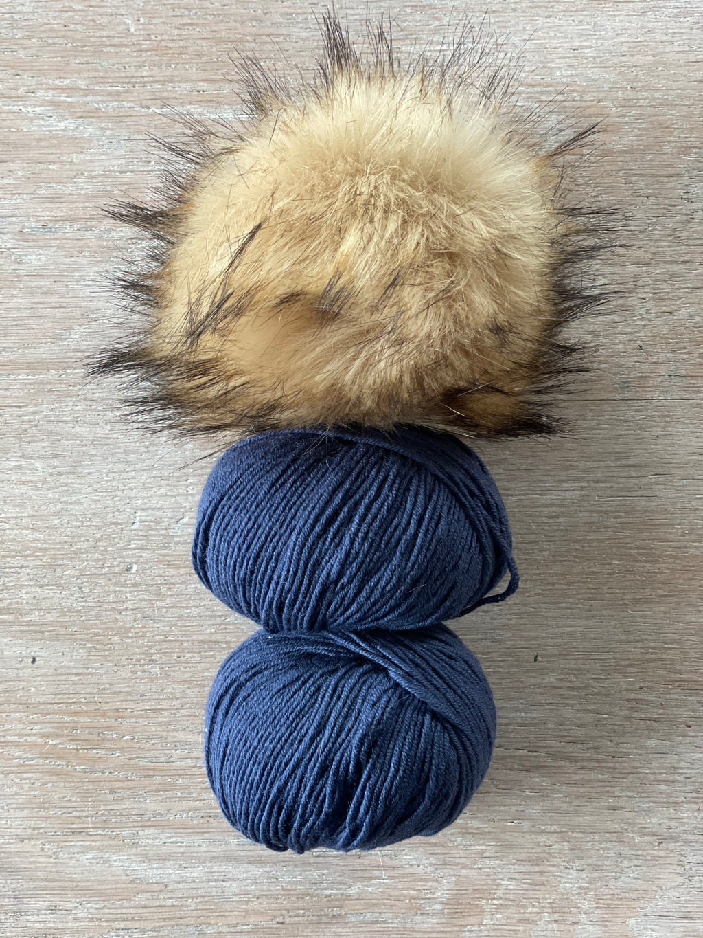 Kit à tricoter Laine Glasgow Bleu Denim + Pompon au choix
