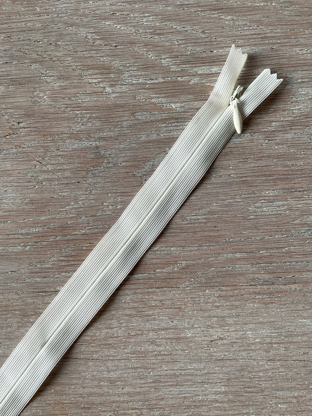 Fermeture à glissière invisible 22cm