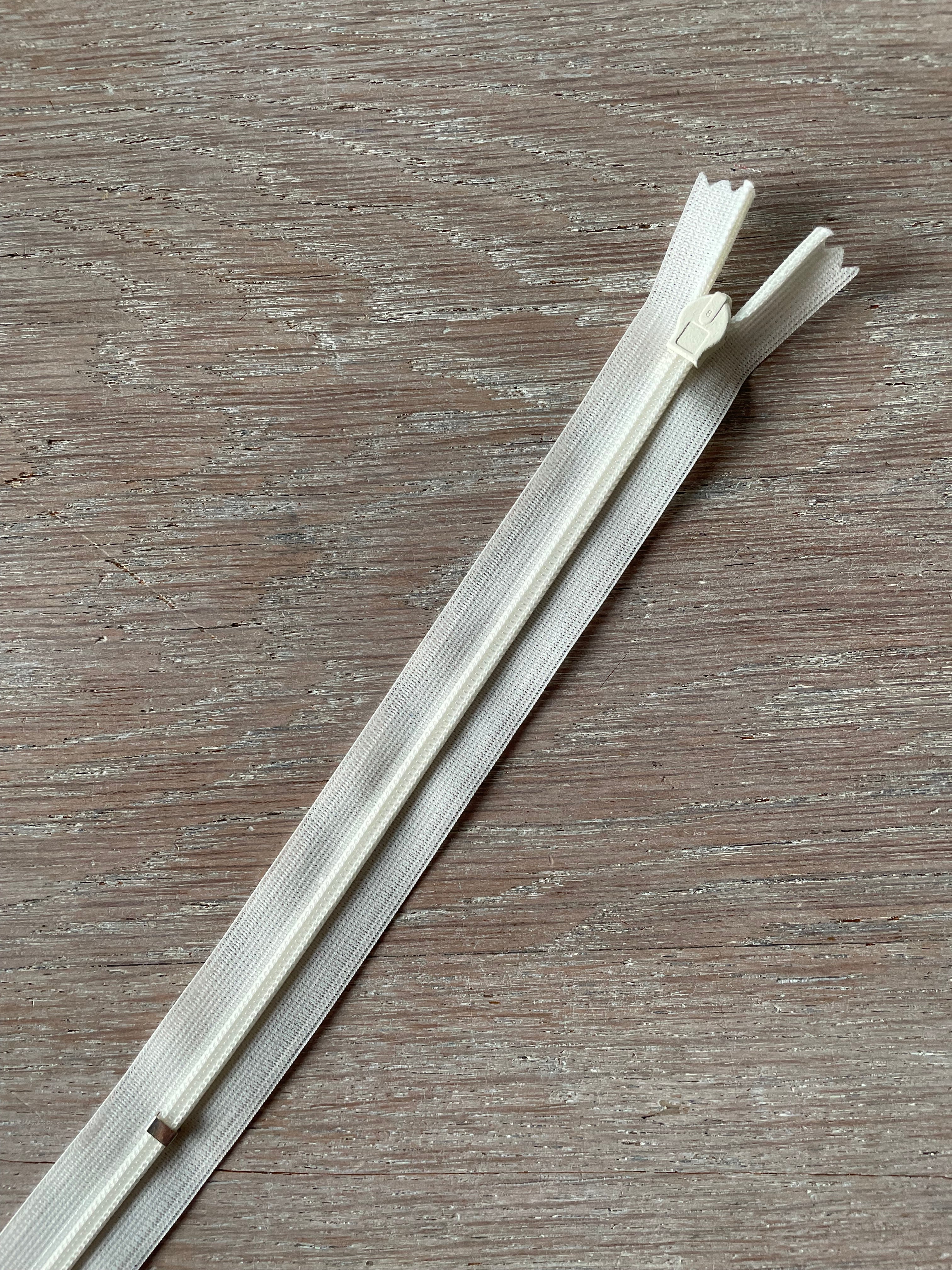 Fermeture à glissière invisible 22cm