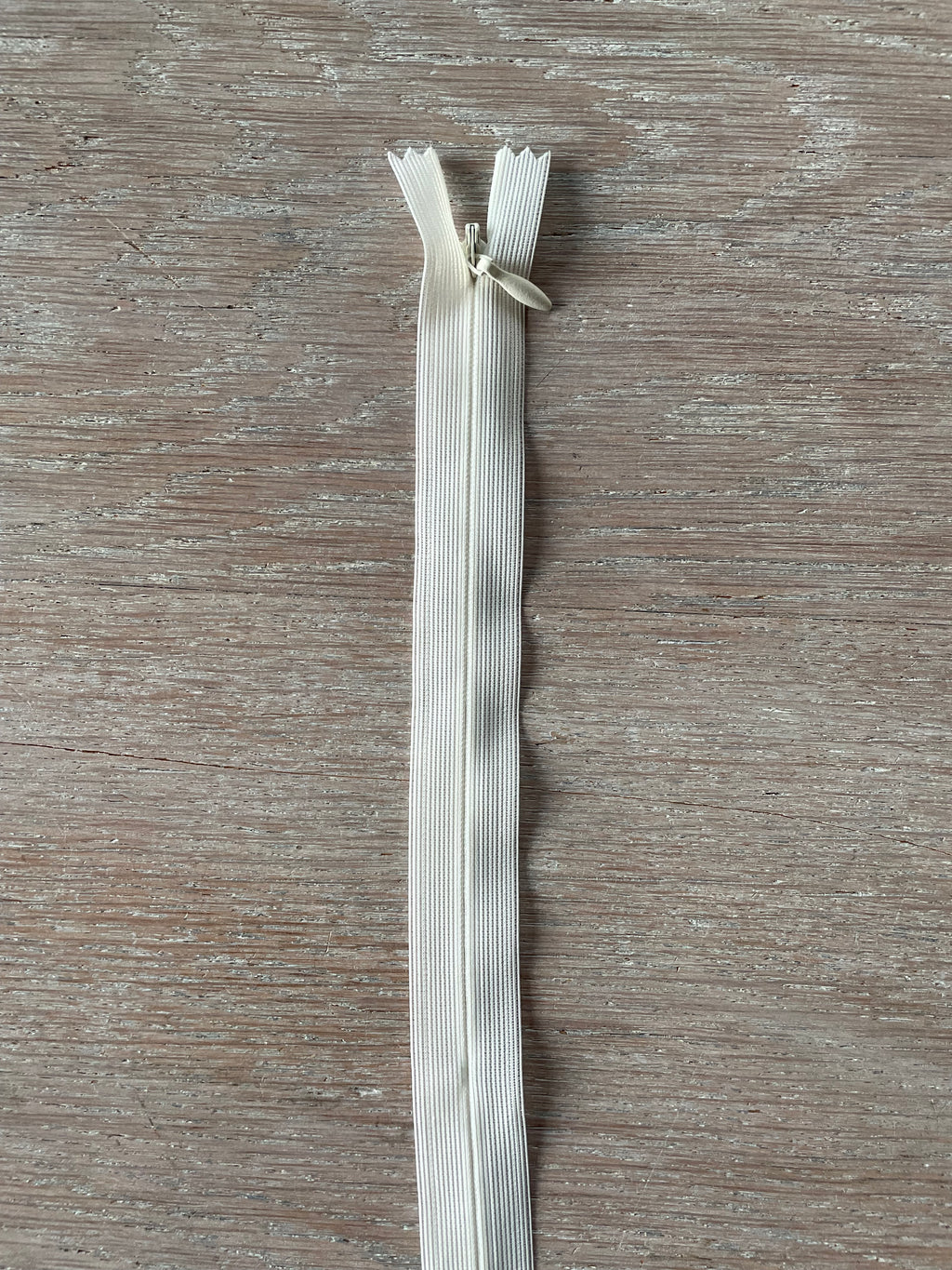 Fermeture à glissière invisible 22cm