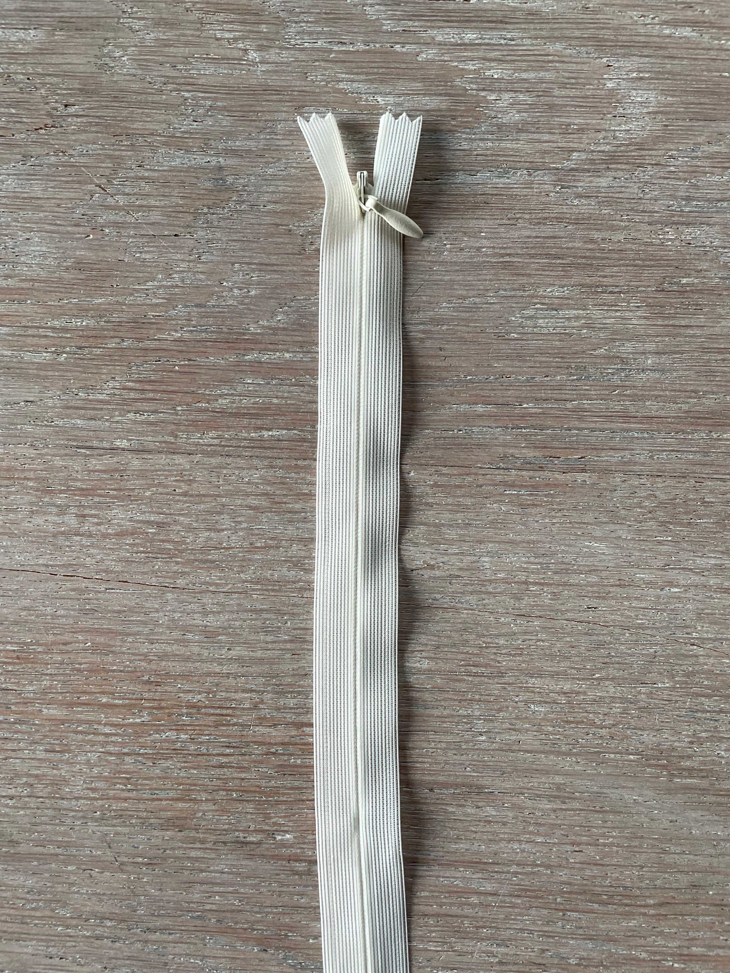 Fermeture à glissière invisible 22cm