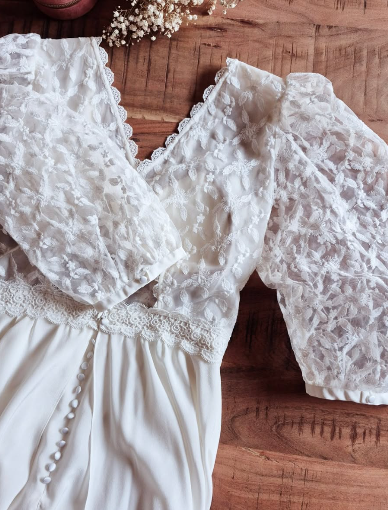 Le haut de robe de mariée cousu main par lucie zadeline en tulle brodé douceur atelier 27