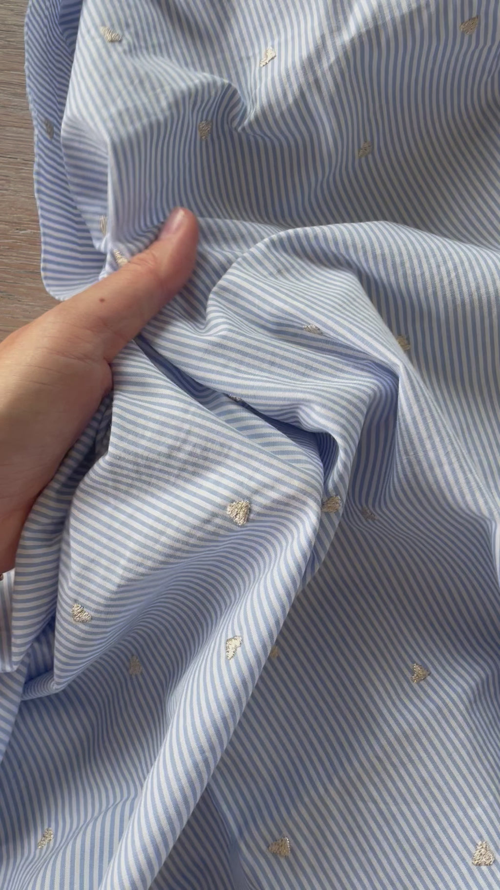 Soft cotton poplin - Embroidered gold hearts