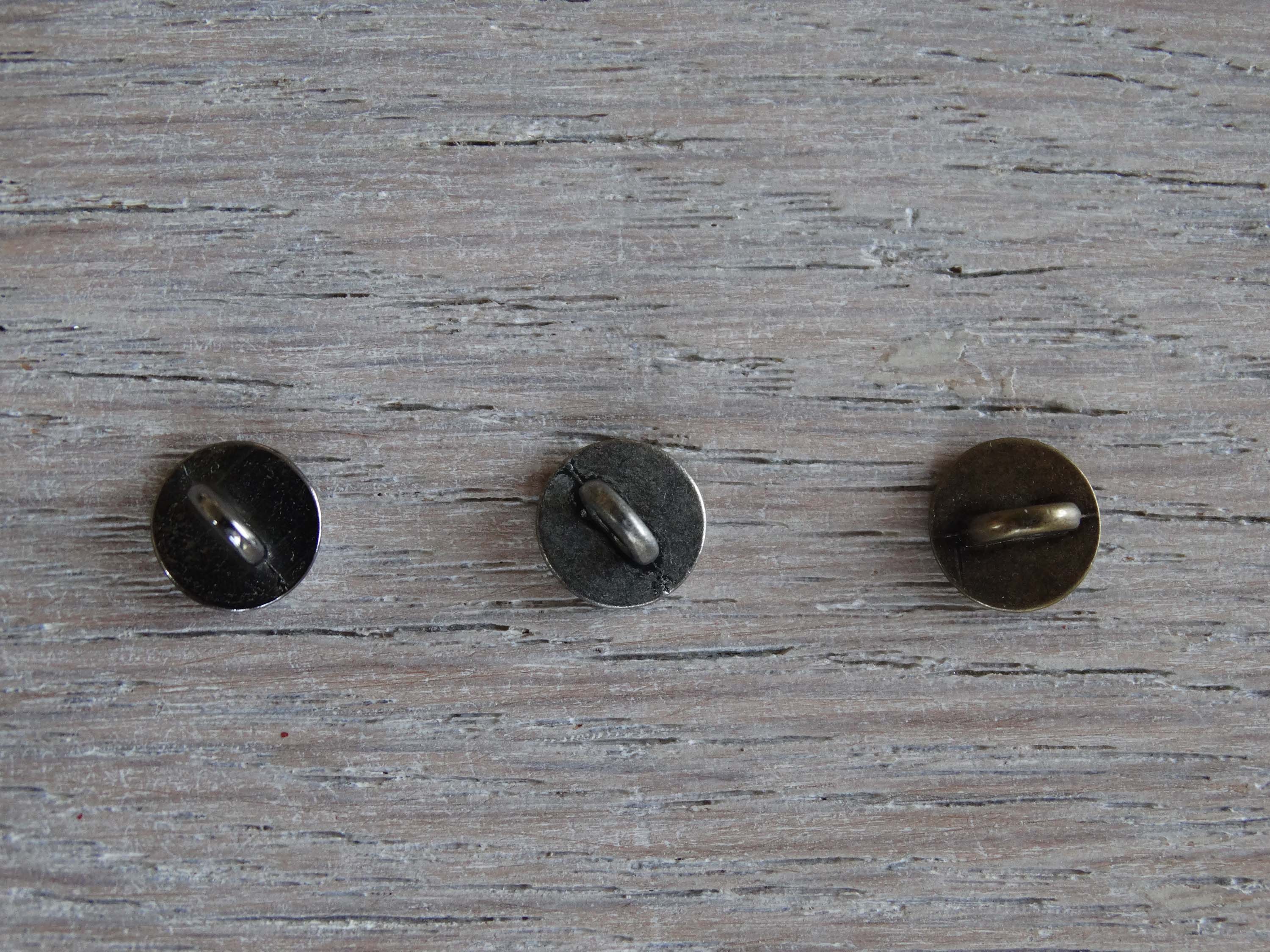 Bouton à coudre - Mignon à pied - Argent vieilli, Canon de fusil, Doré vieilli et Bronze