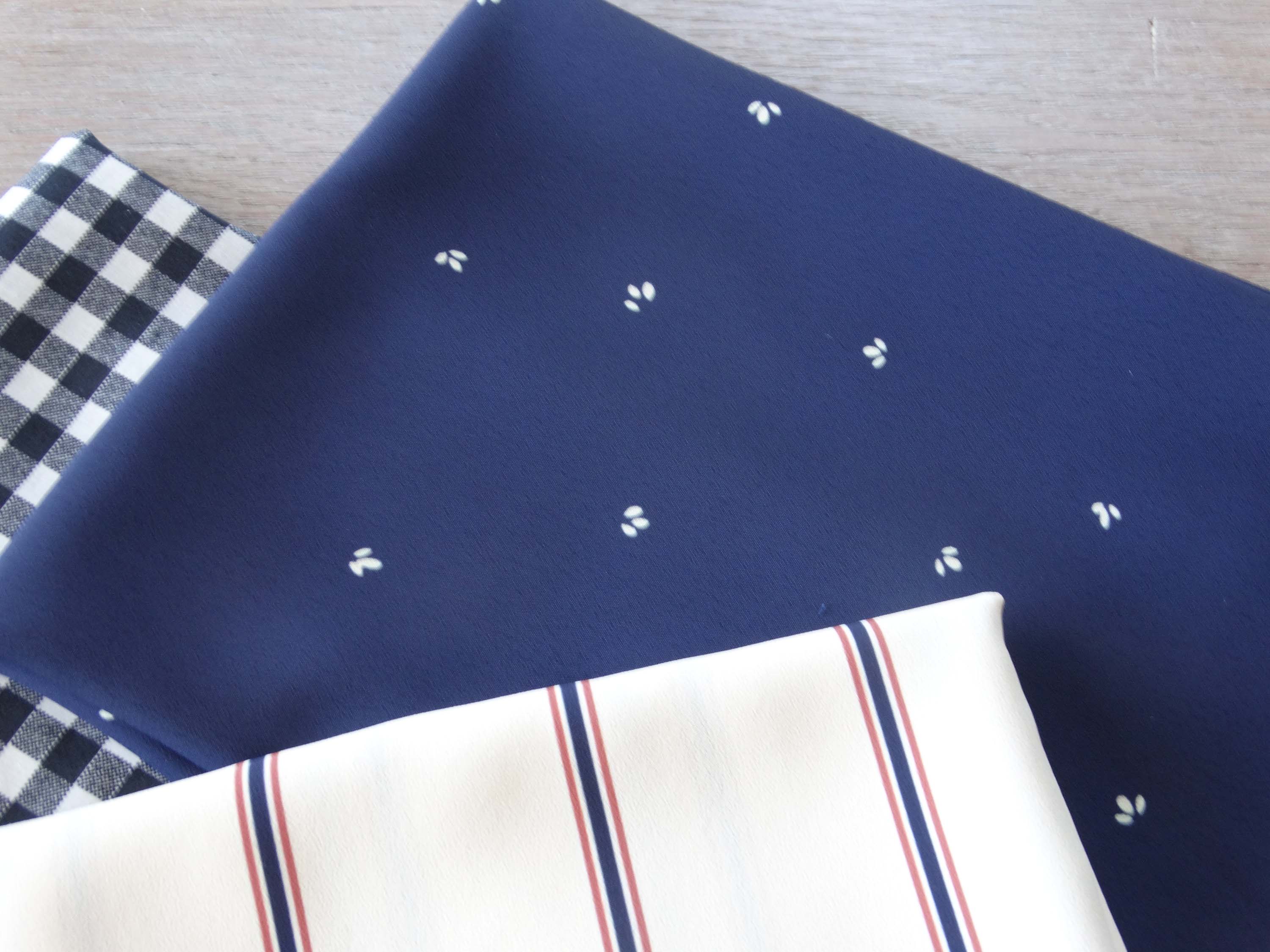 Crêpe marocain - Collab' Petites Choses x Atelier 27 - Imprimé Pétales Marine (Coupons)