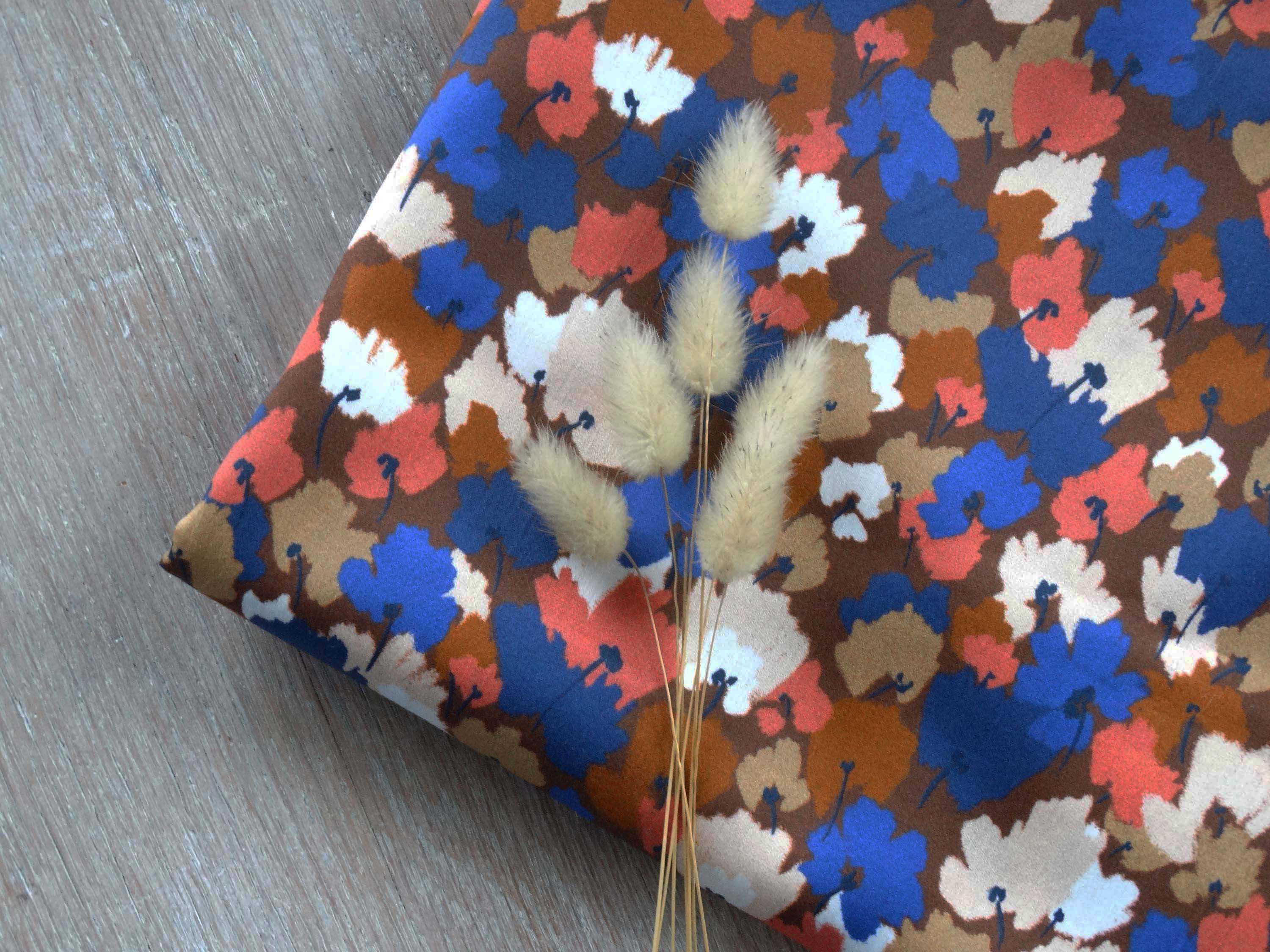 Satin de coton - Imprimé Charlotte - Choco, Caramel et Bleu (Coupons)