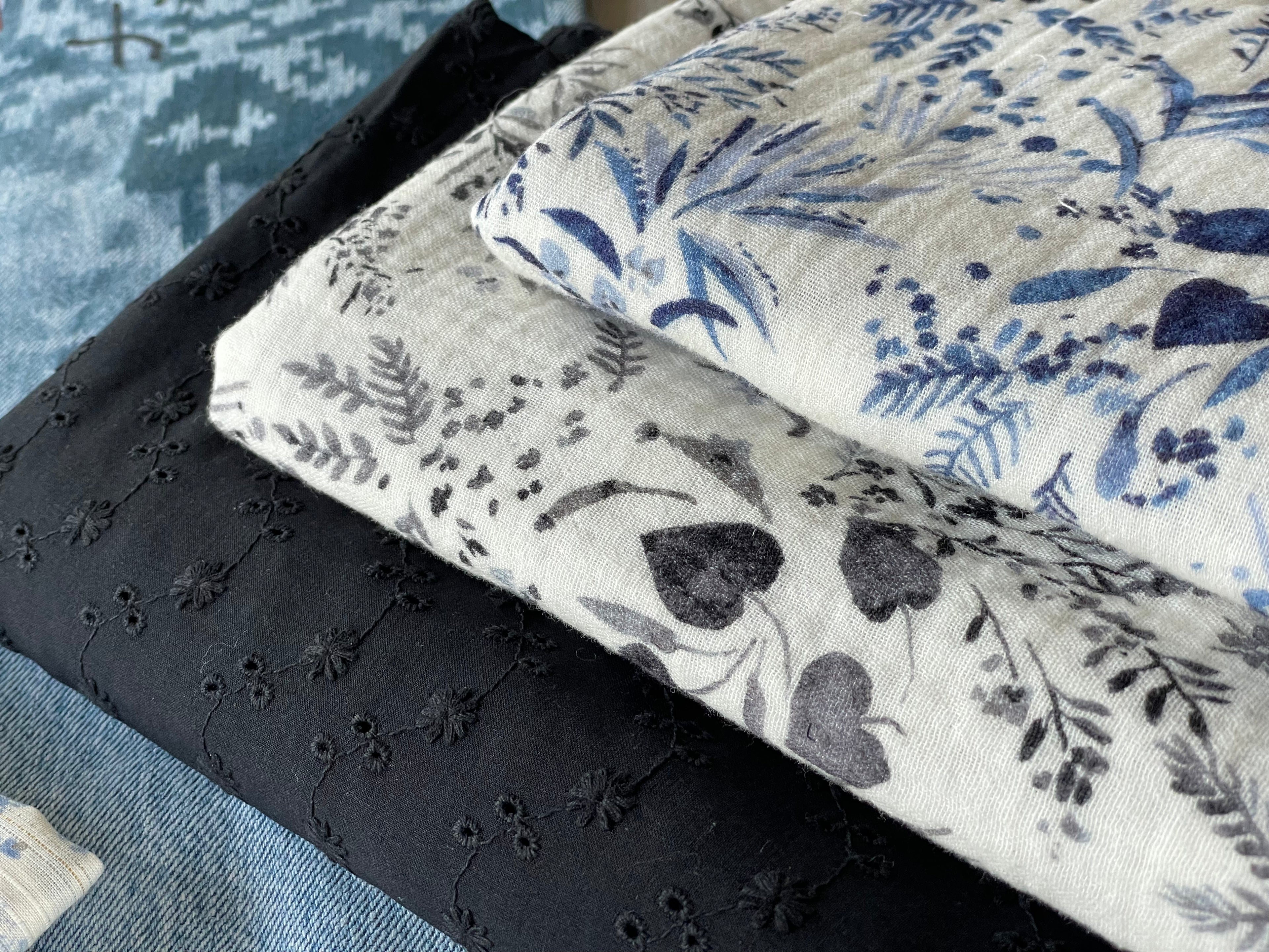 Broderie anglaise - Ajourée - Charbon